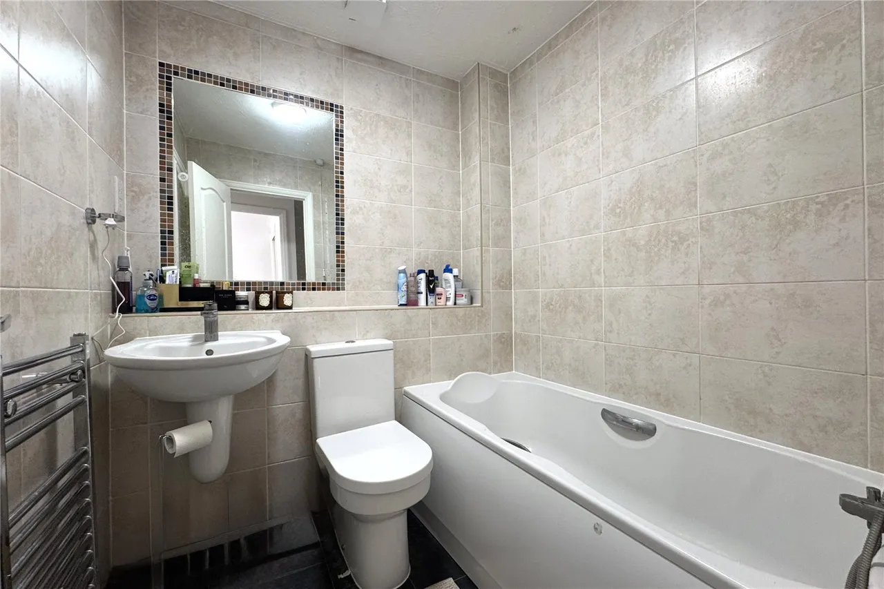 Chamomile Gardens, Farnborough, Hampshire, GU14 9XZ, photo 7