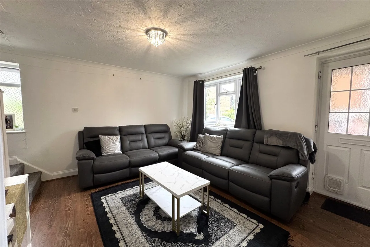 Chamomile Gardens, Farnborough, Hampshire, GU14 9XZ, photo 4