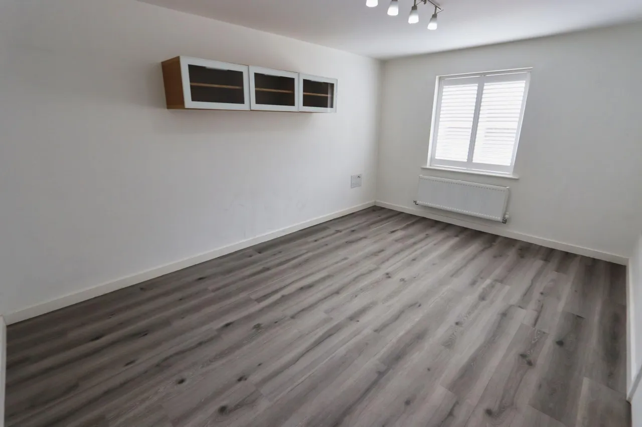 Holdenby Drive, Corby, NN17, photo 3