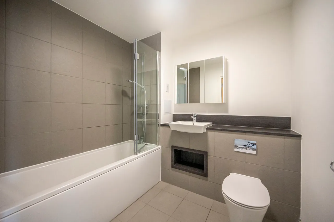 Flat 107, Cornwell House, London, photo 4