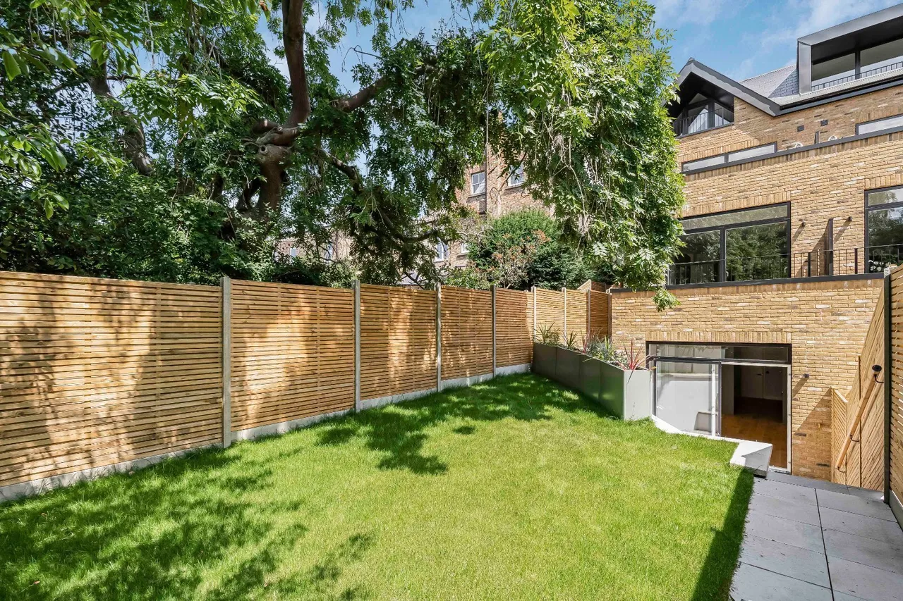 Rosemont Road, London, W3, photo 15