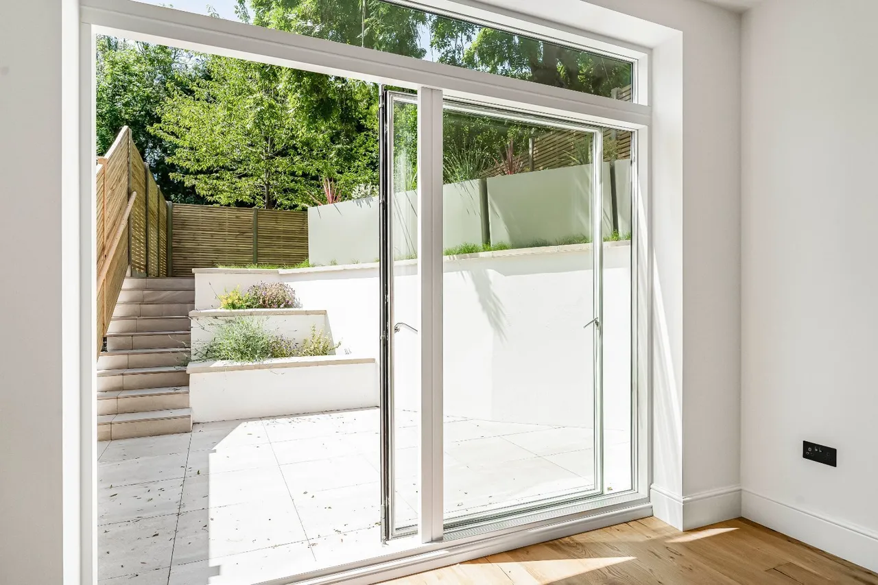 Rosemont Road, London, W3, photo 11