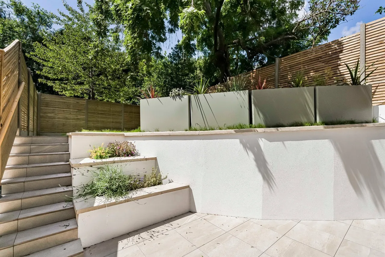 Rosemont Road, London, W3, photo 13
