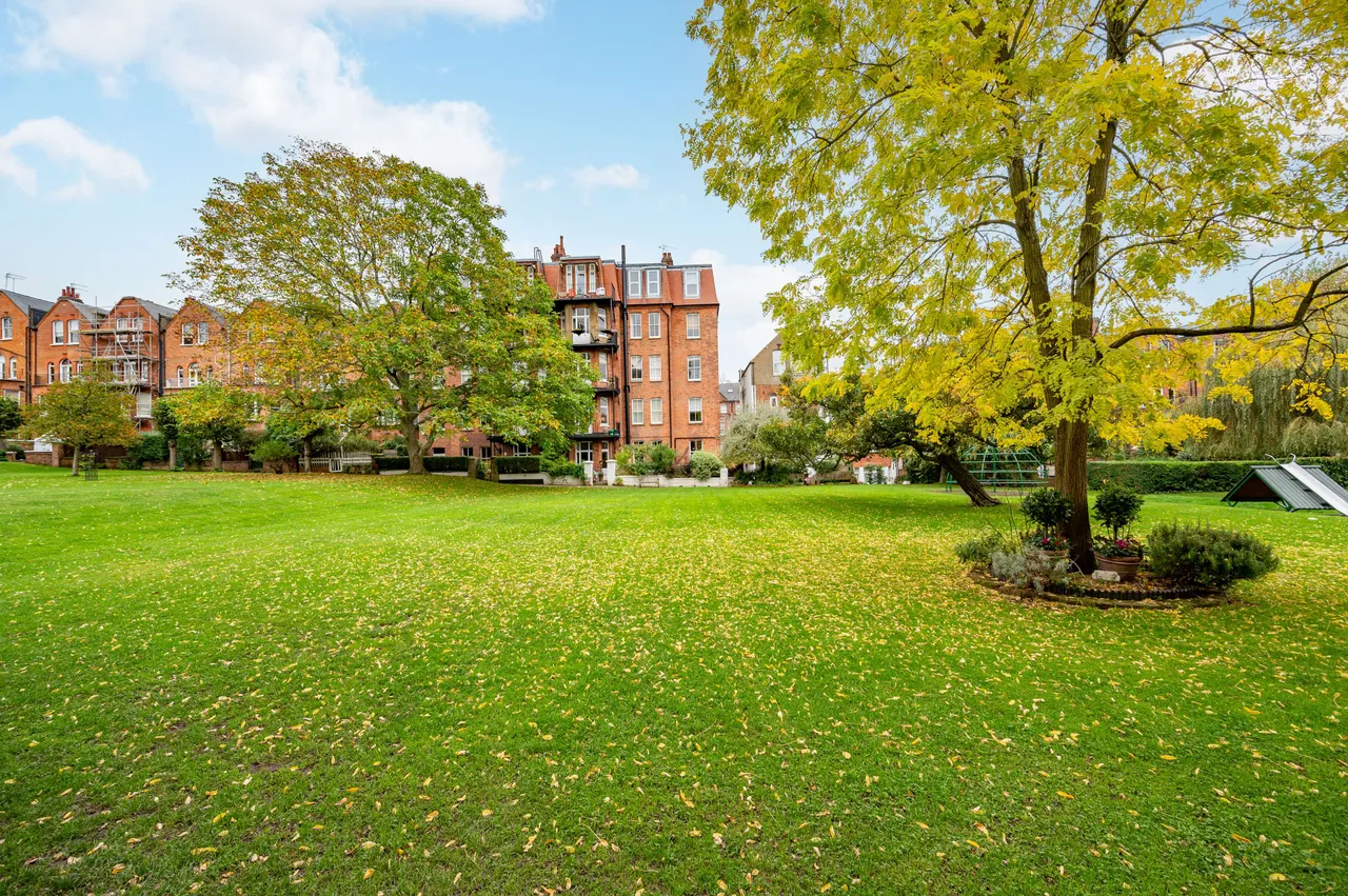 London, NW6, photo 9