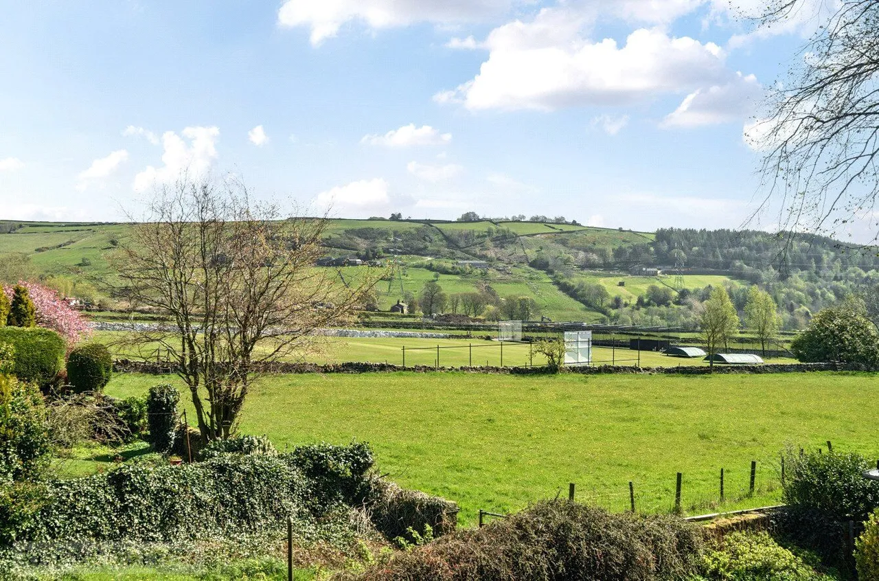 West View Terrace, Bradshaw, HX2, photo 2