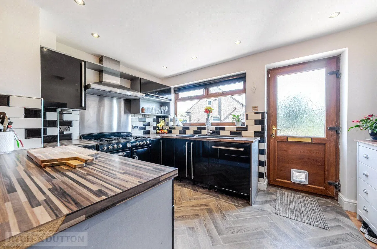 West View Terrace, Bradshaw, HX2, photo 8