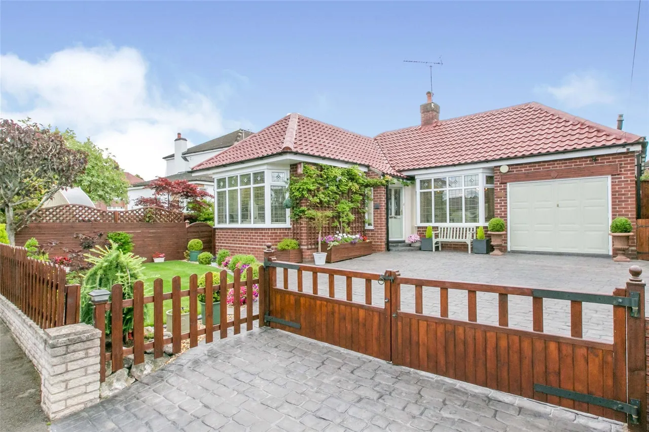 3 bed house for sale — Freshfields, Wistaston, Crewe, Cheshire, CW2
