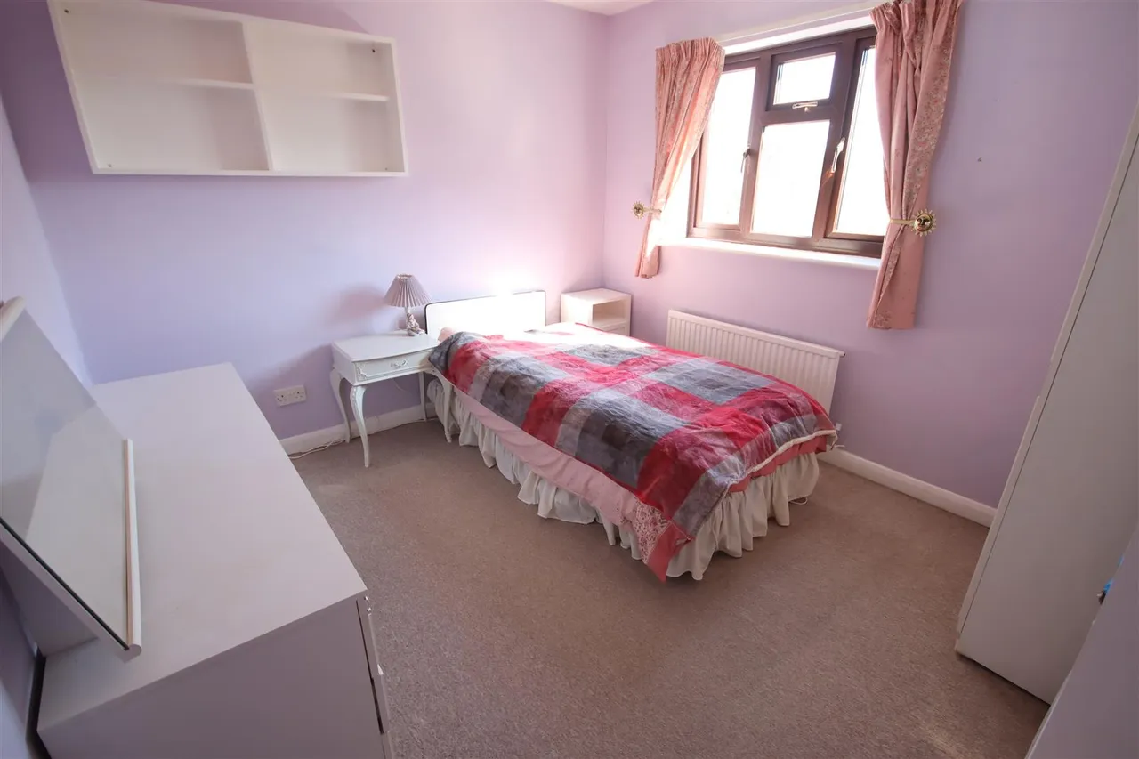Farmhouse Drive, Chippenham, photo 10