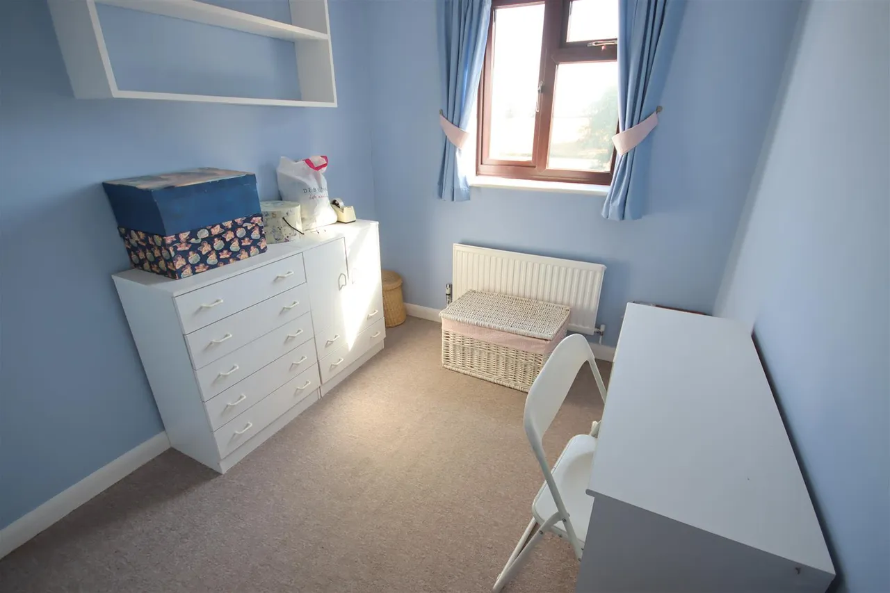 Farmhouse Drive, Chippenham, photo 11