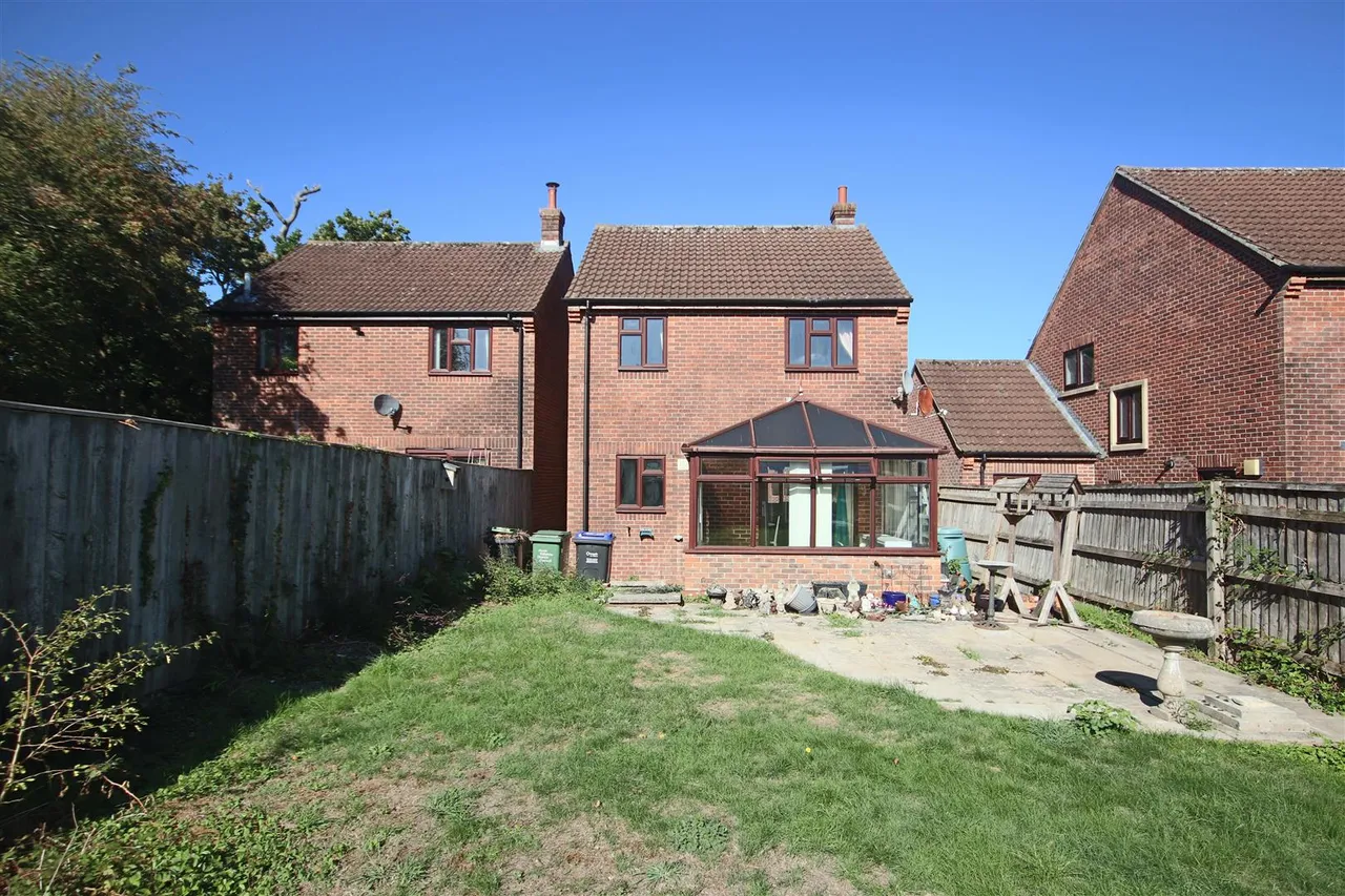 Farmhouse Drive, Chippenham, photo 2