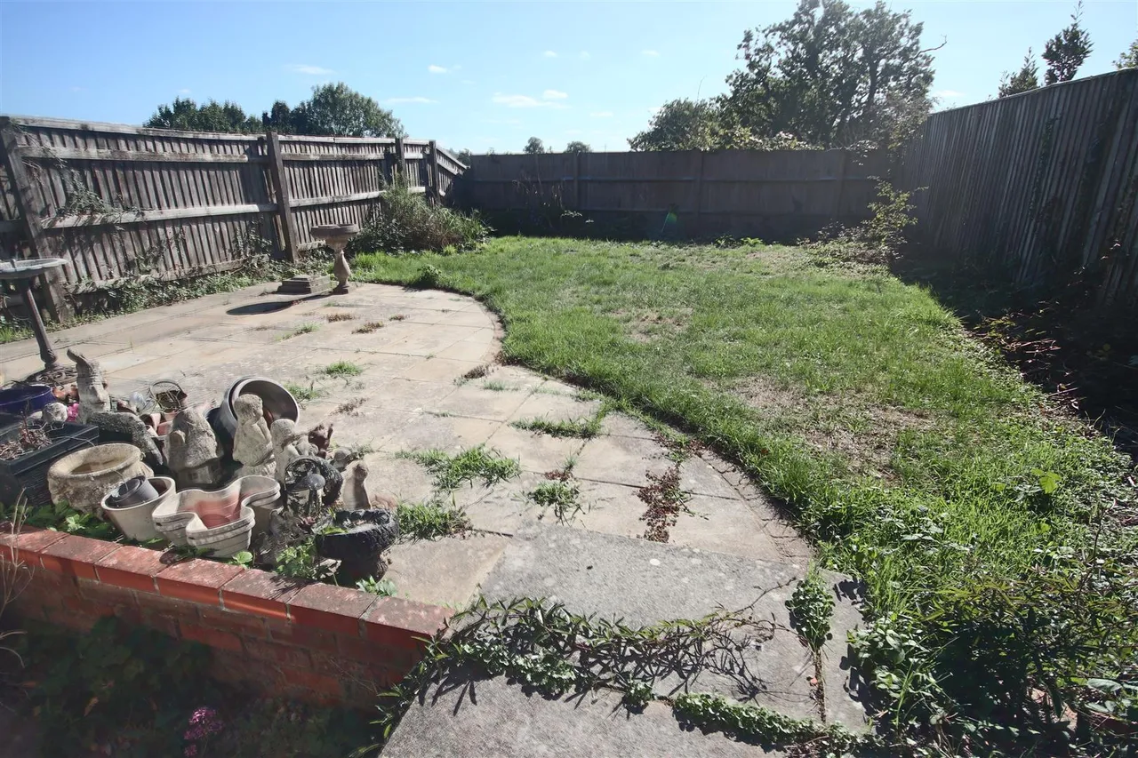 Farmhouse Drive, Chippenham, photo 13
