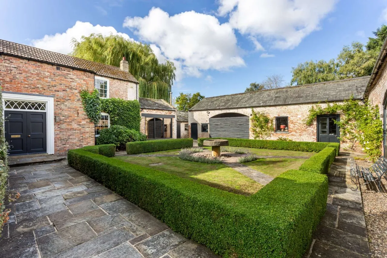 Rossmoor Lodge, Melbourne, York, East Yorkshire, YO42 4SZ, photo 3