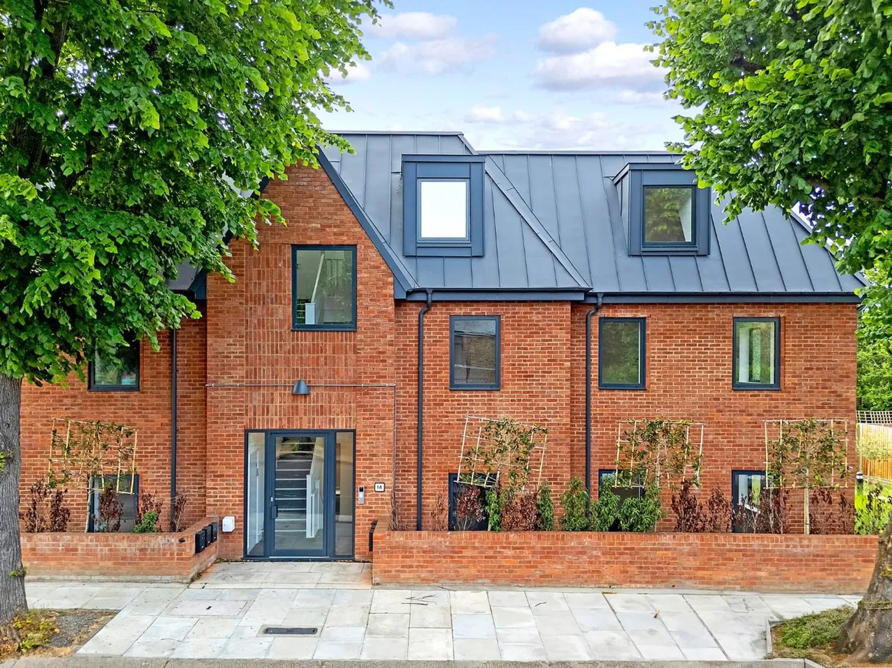 2 bed flat for sale, London, W12
