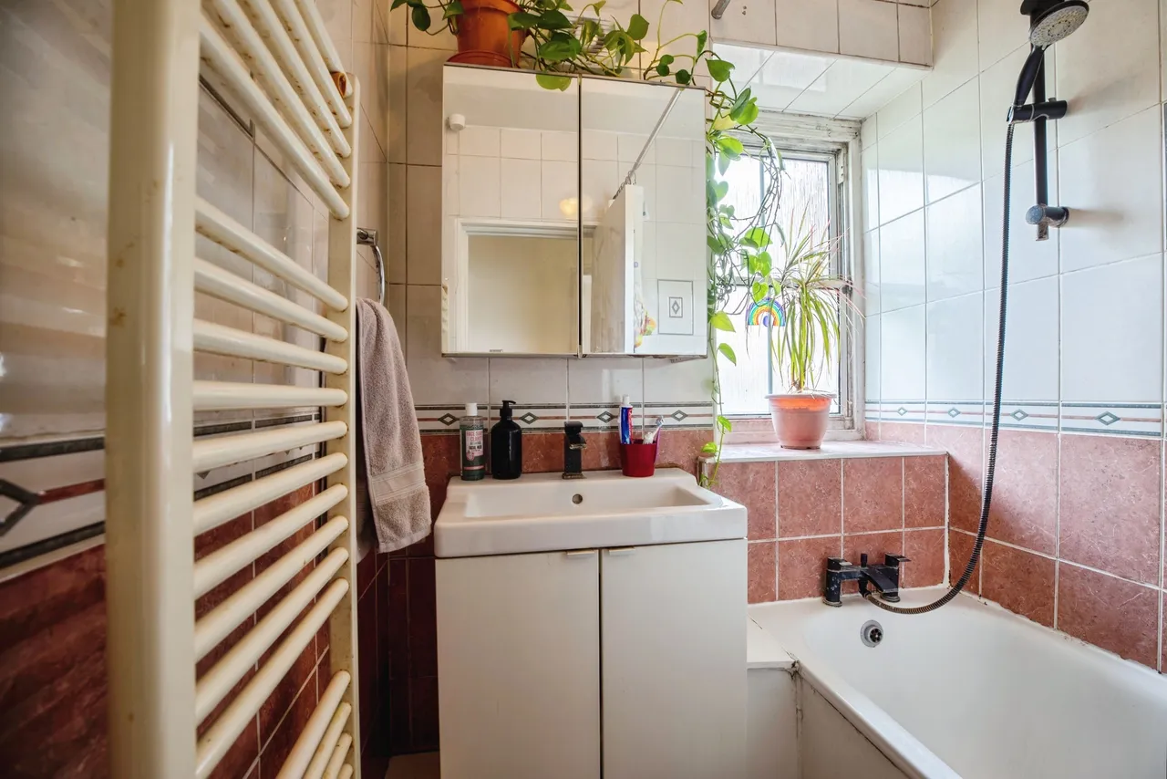 William Bonney Estate, London, SW4, photo 7