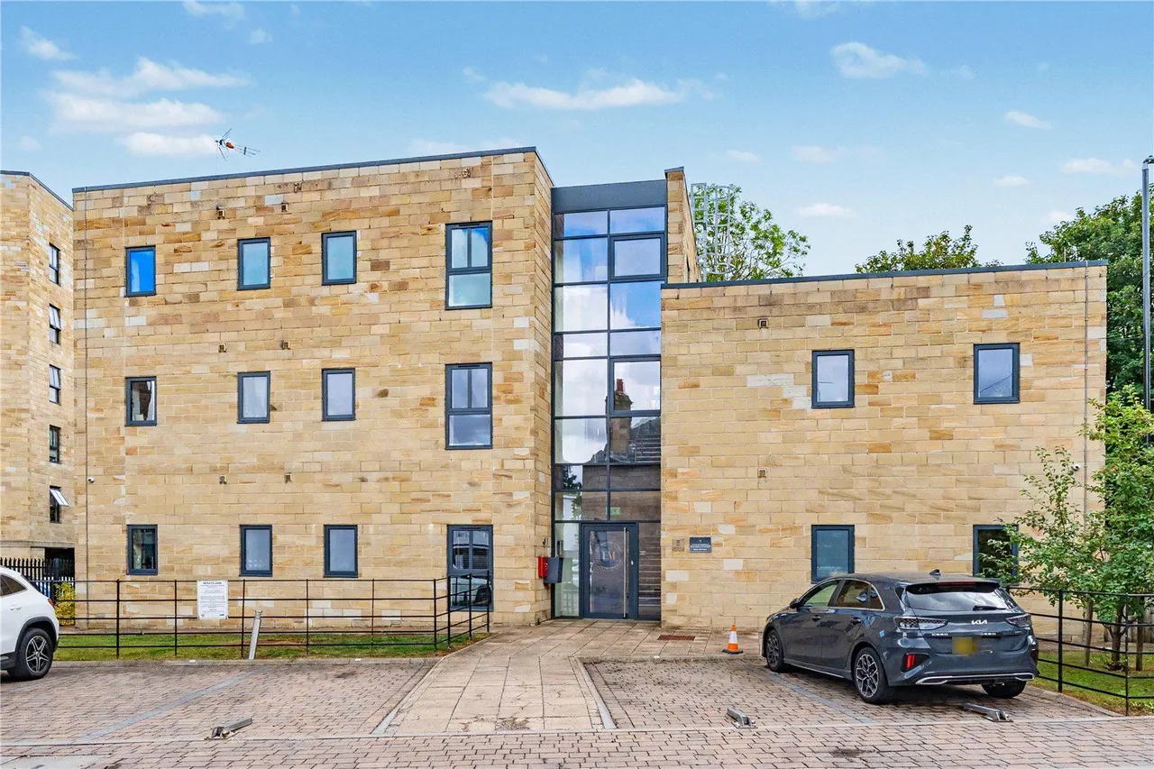 1 bed flat for sale, Low Lane, Horsforth, LS18