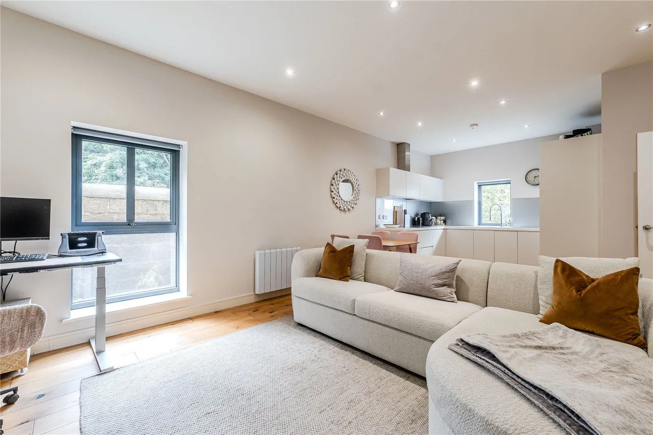 Low Lane, Horsforth, LS18, photo 6