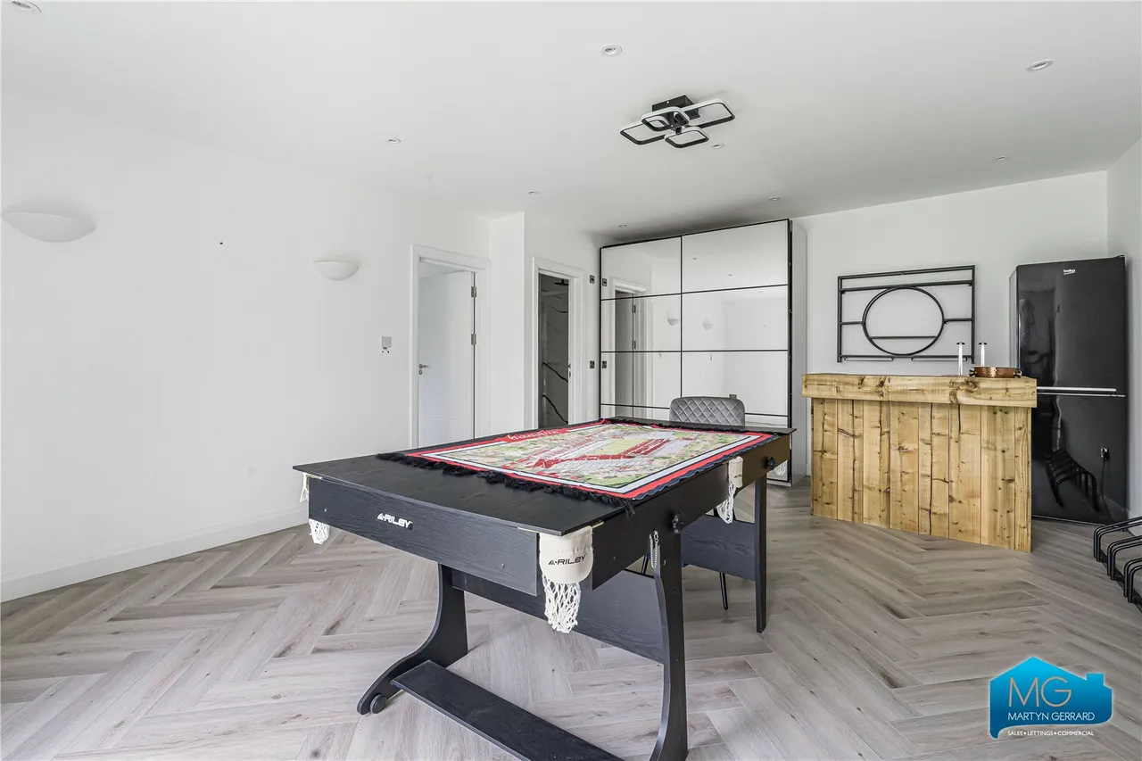 Holly Hill, London, N21, photo 32