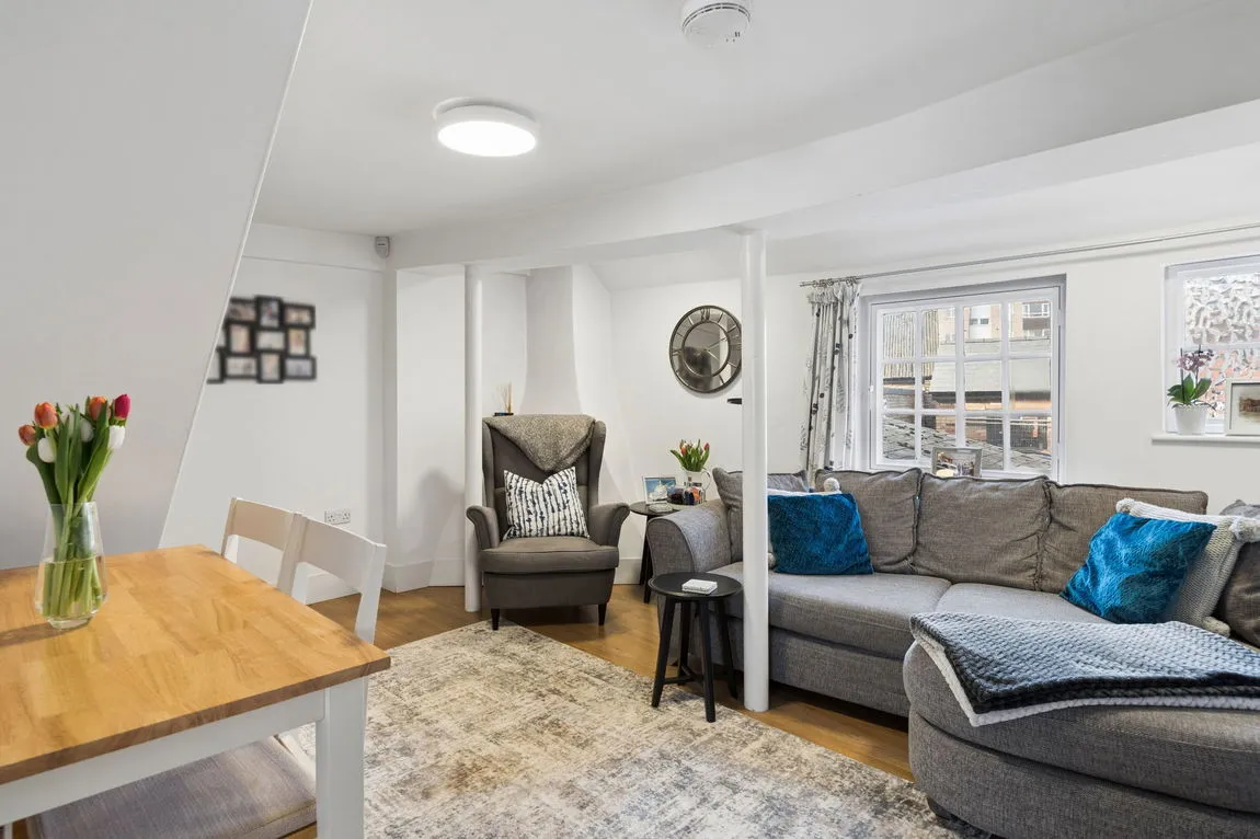2 bed flat for sale, High Street, Rickmansworth, WD3