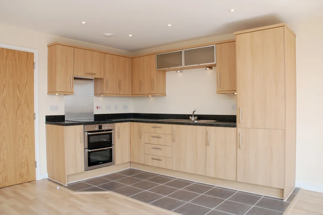 33 Langtry Court, Lanadron Close, Isleworth, photo 2