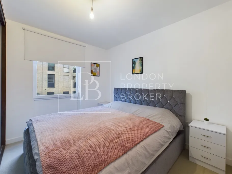 Holman Drive, Southall, UB2, photo 6