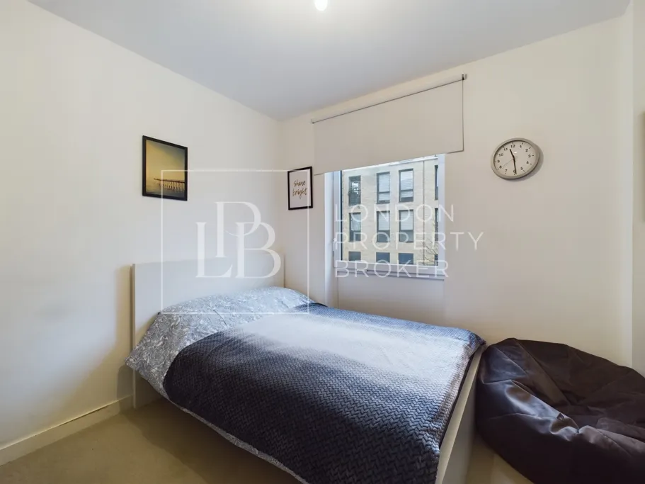 Holman Drive, Southall, UB2, photo 4