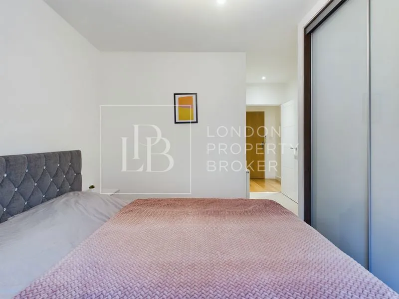 Holman Drive, Southall, UB2, photo 7