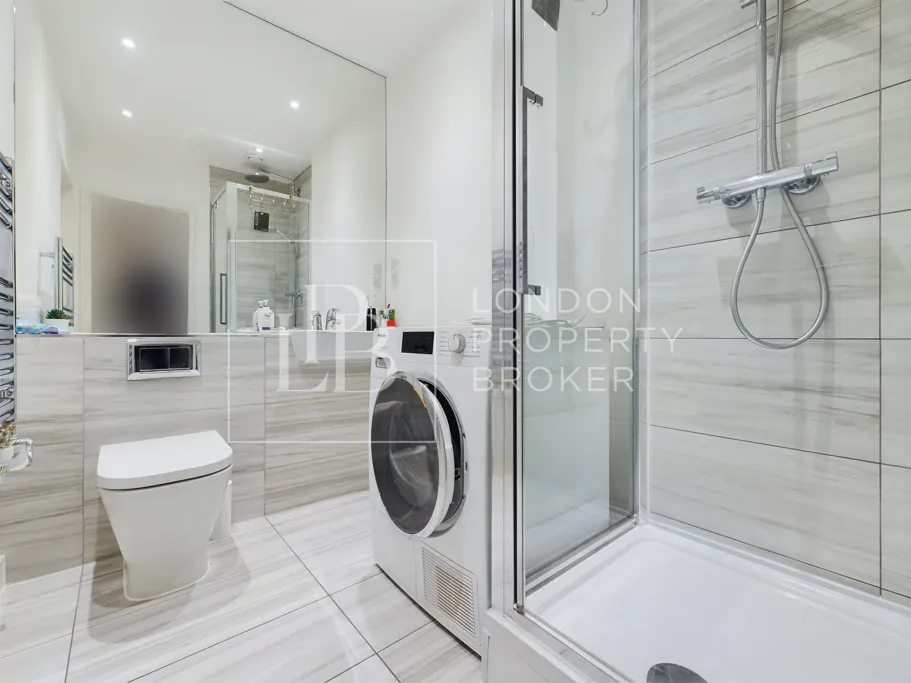 Holman Drive, Southall, UB2, photo 10