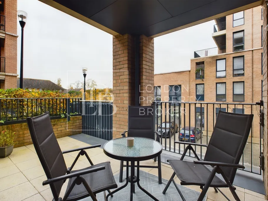 Holman Drive, Southall, UB2, photo 11
