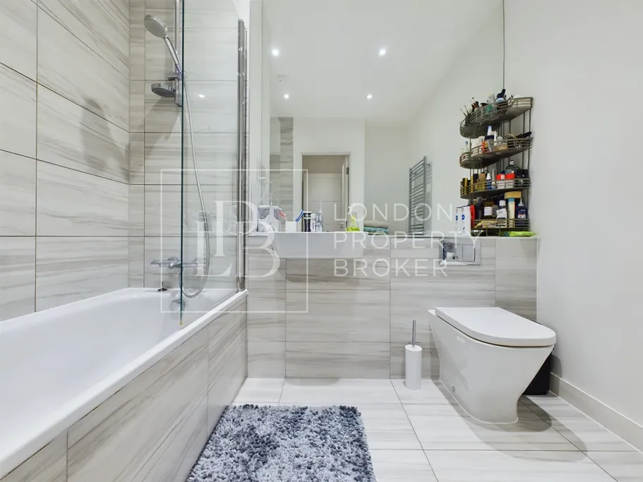 Holman Drive, Southall, UB2, photo 9