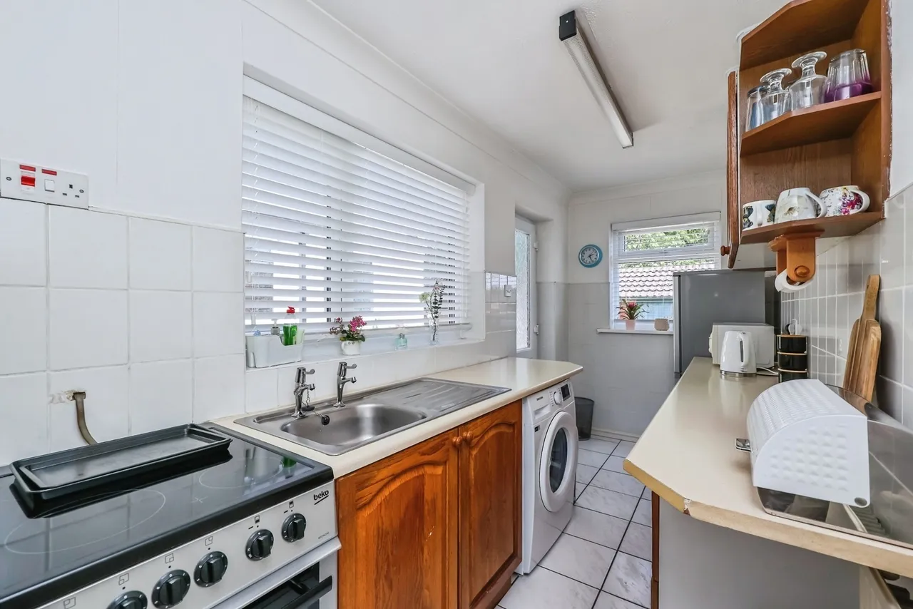 Carlingford Road, Hucknall, Nottingham, Nottinghamshire, NG15, photo 6