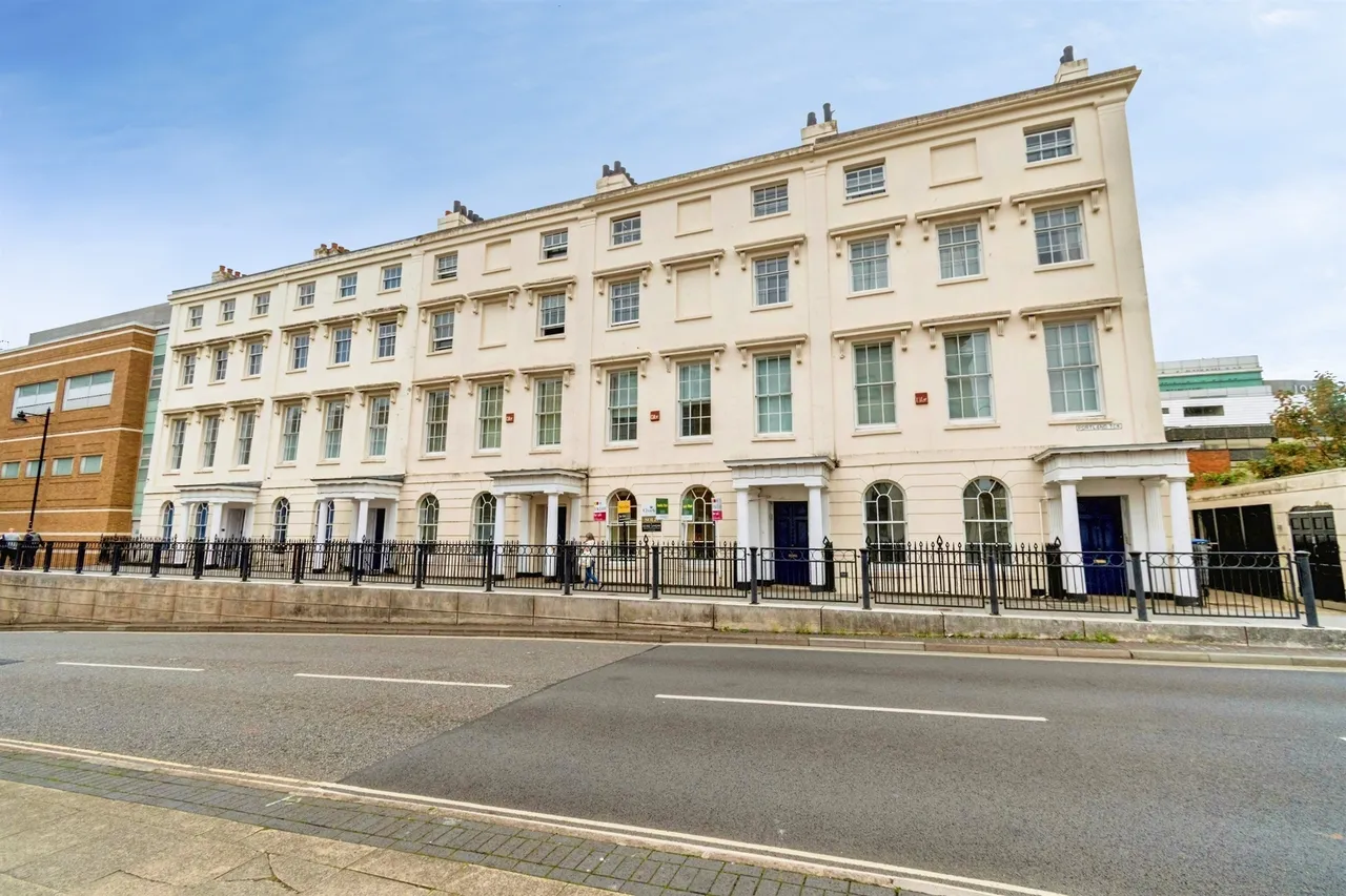 2 bed flat for sale — Portland Terrace, Southampton