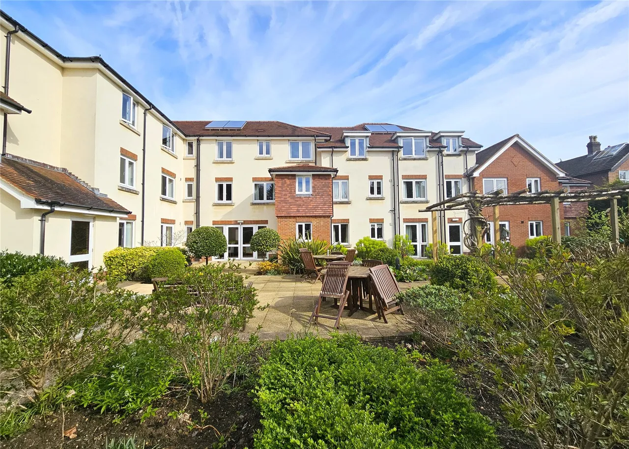 2 bed flat for sale, Headley Road, Hindhead, GU26