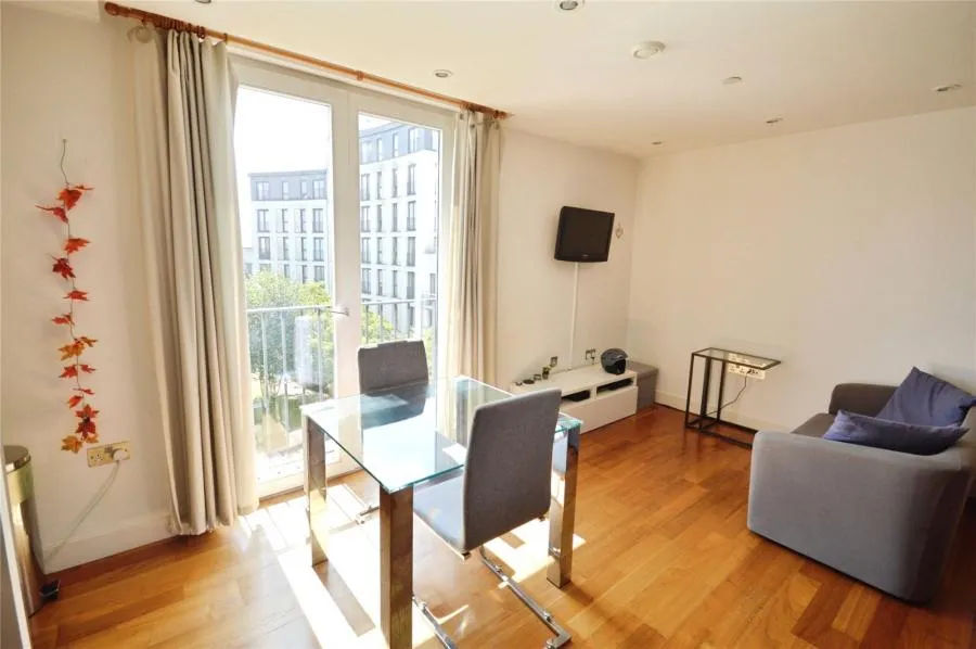The Hayes, Cardiff, CF10, photo 3