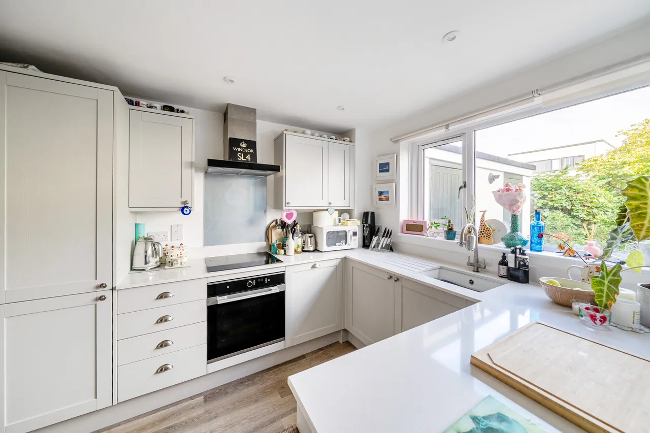 Cavalry Crescent, Windsor, SL4, photo 2