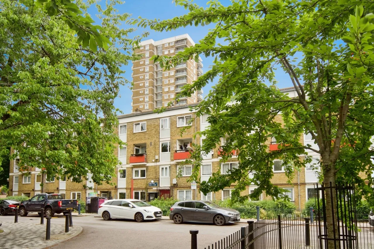 3 bed flat for sale — Candy Street, London, E3