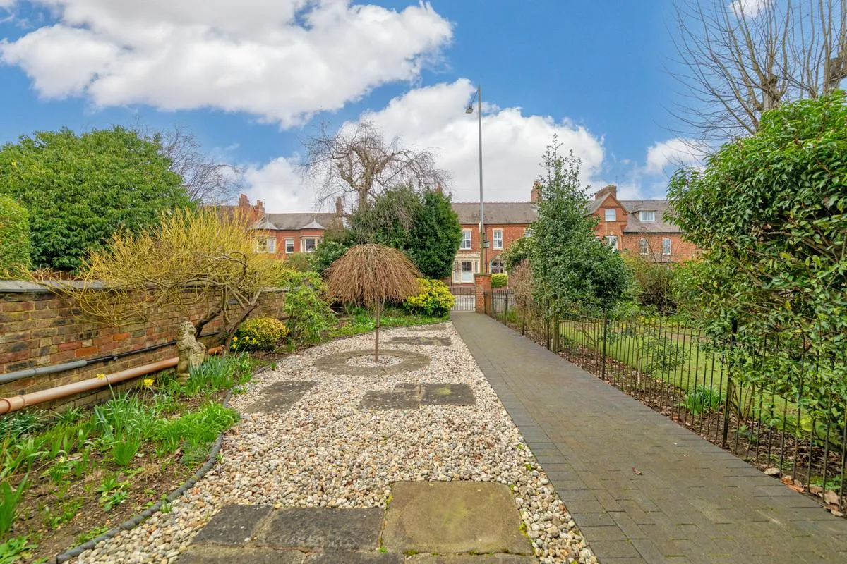 Hillmorton Road, Rugby, CV22, photo 32