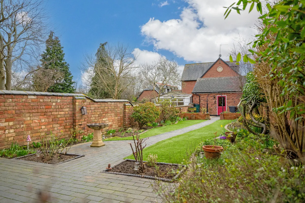 Hillmorton Road, Rugby, CV22, photo 3