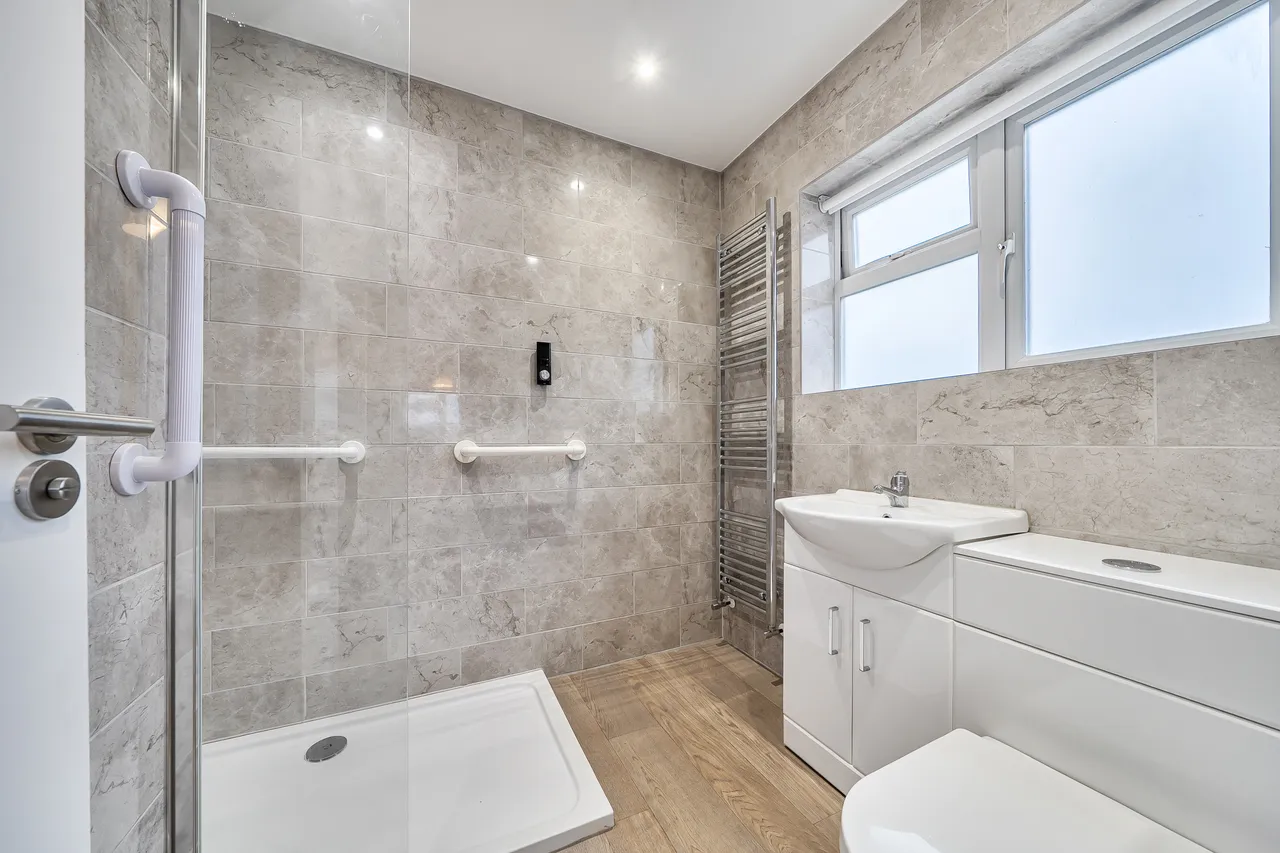 Cootes Avenue, Horsham, RH12, photo 3