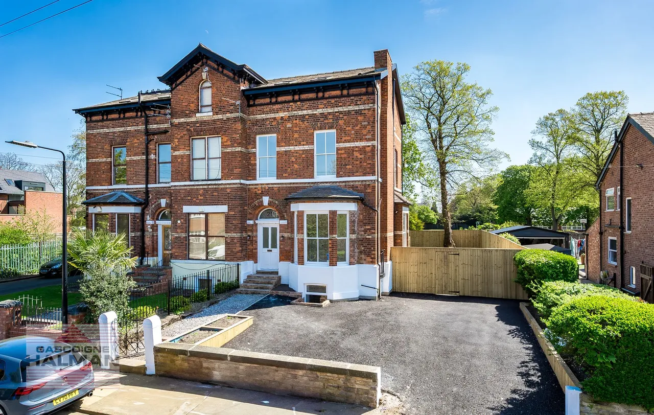 6 bed house for sale, Highfield Avenue, Sale