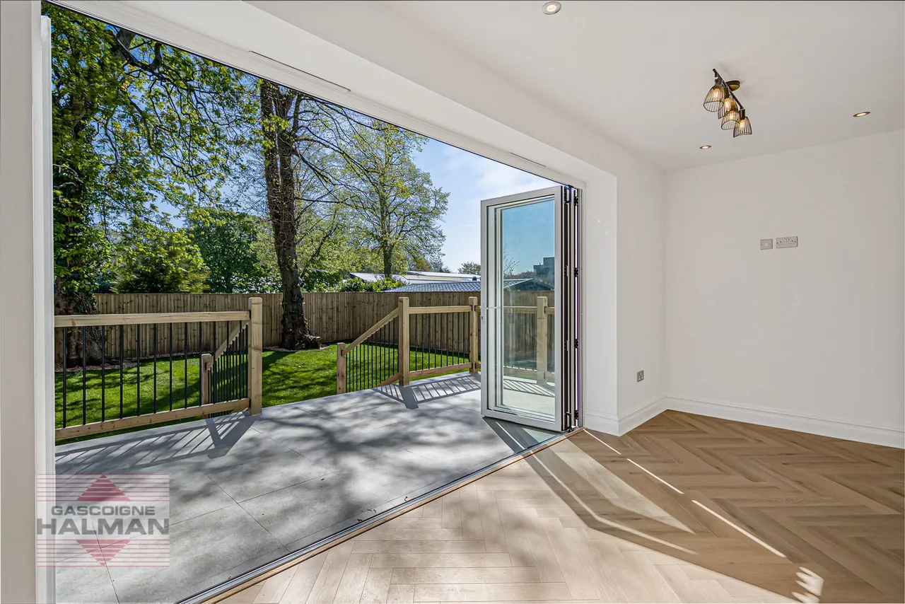 Highfield Avenue, Sale, photo 14