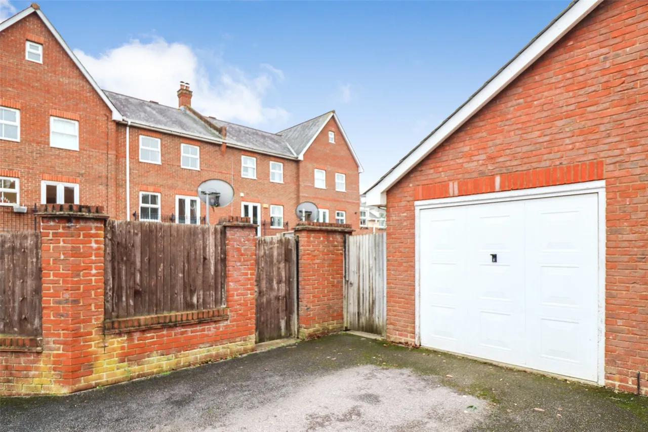 Turners Avenue, Fleet, Hampshire, GU51 1DU, photo 16