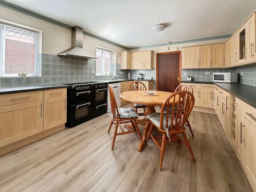 Pateley Moor Close, North Hykeham, Lincolnshire, LN6, photo 3