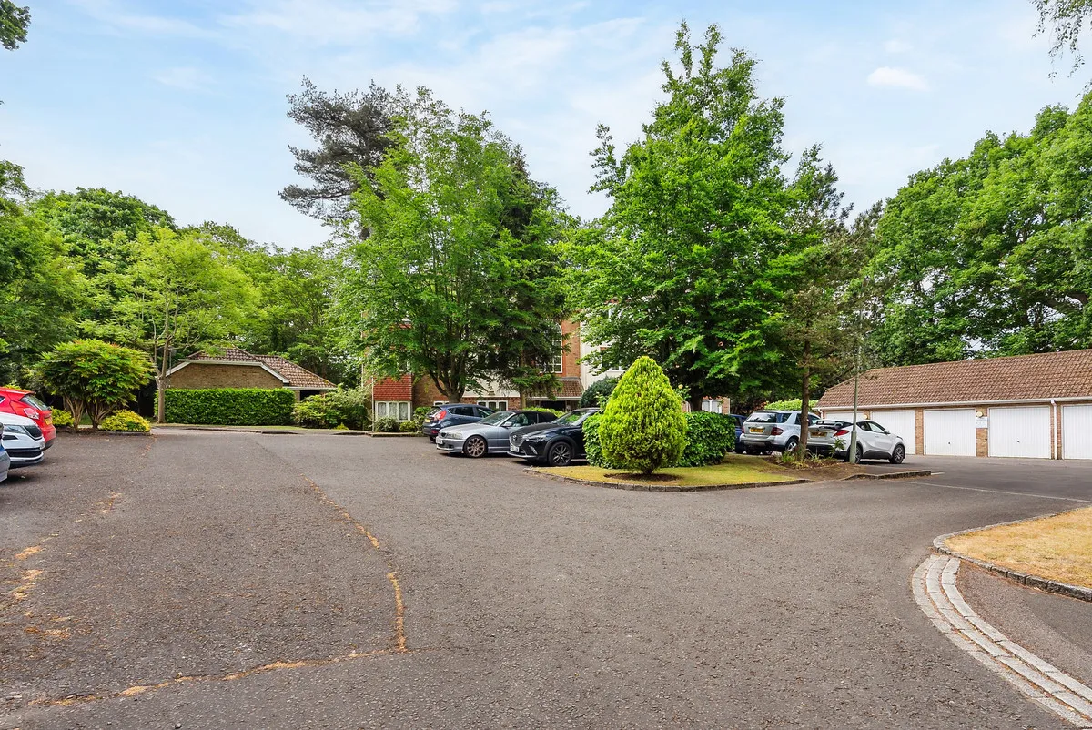 St. Charles Place, Weybridge, KT13, photo 21