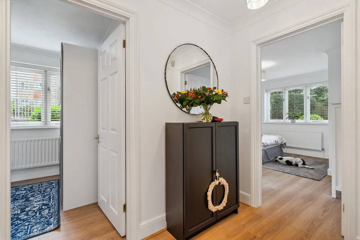 St. Charles Place, Weybridge, KT13, photo 8