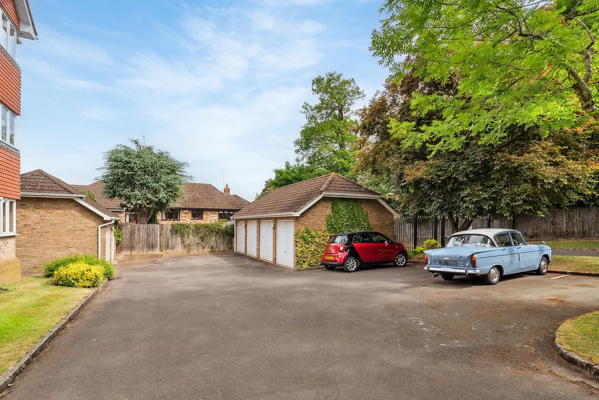 St. Charles Place, Weybridge, KT13, photo 22