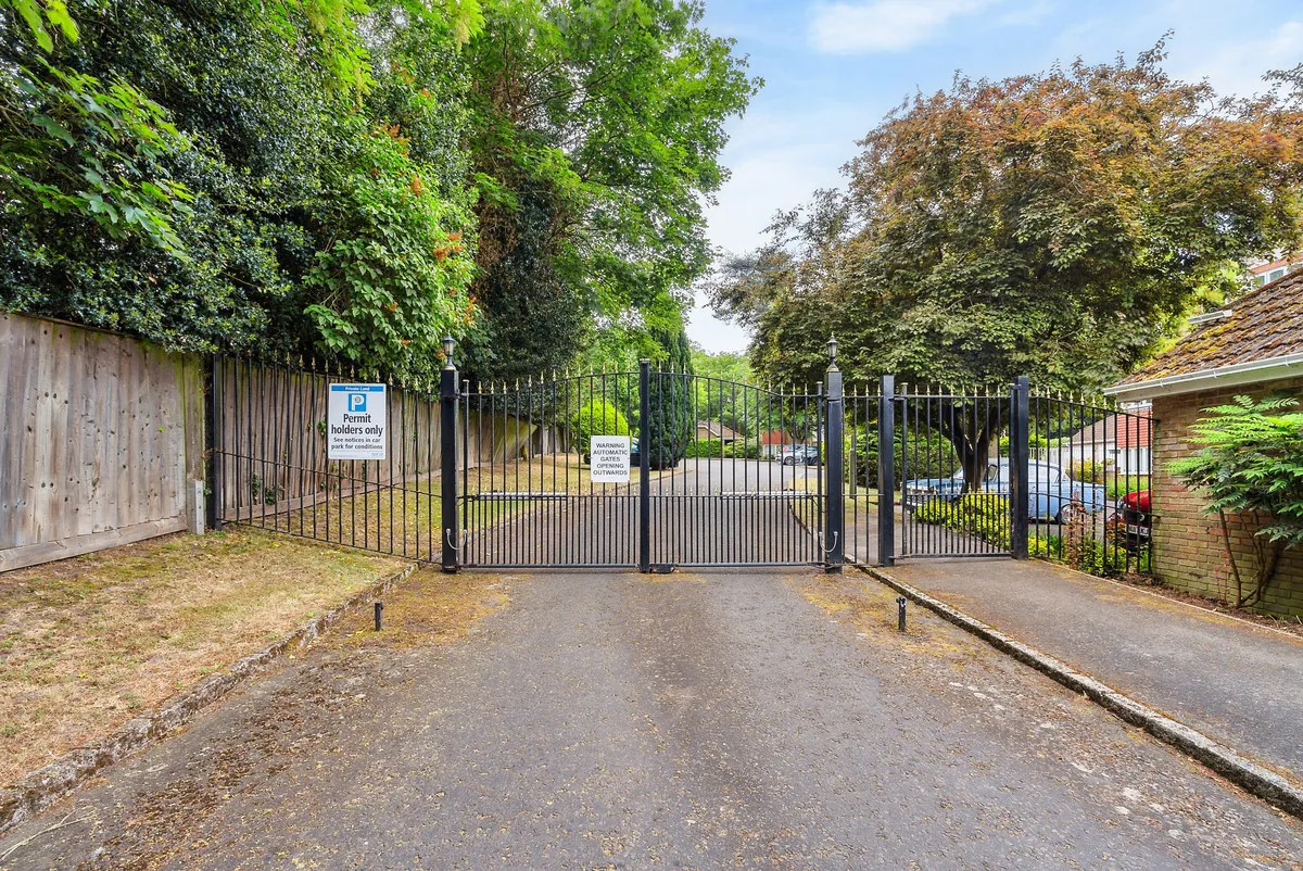 St. Charles Place, Weybridge, KT13, photo 24