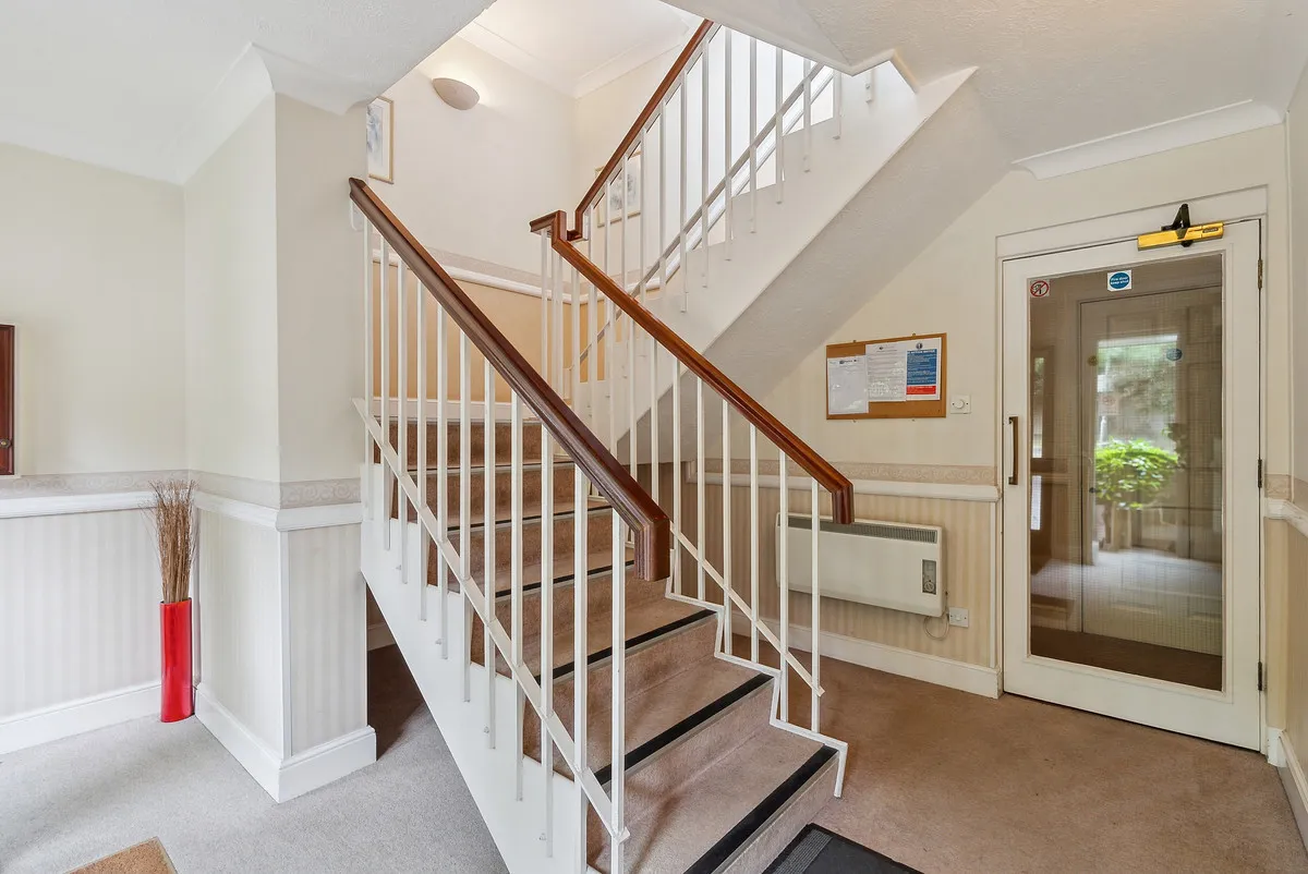 St. Charles Place, Weybridge, KT13, photo 13