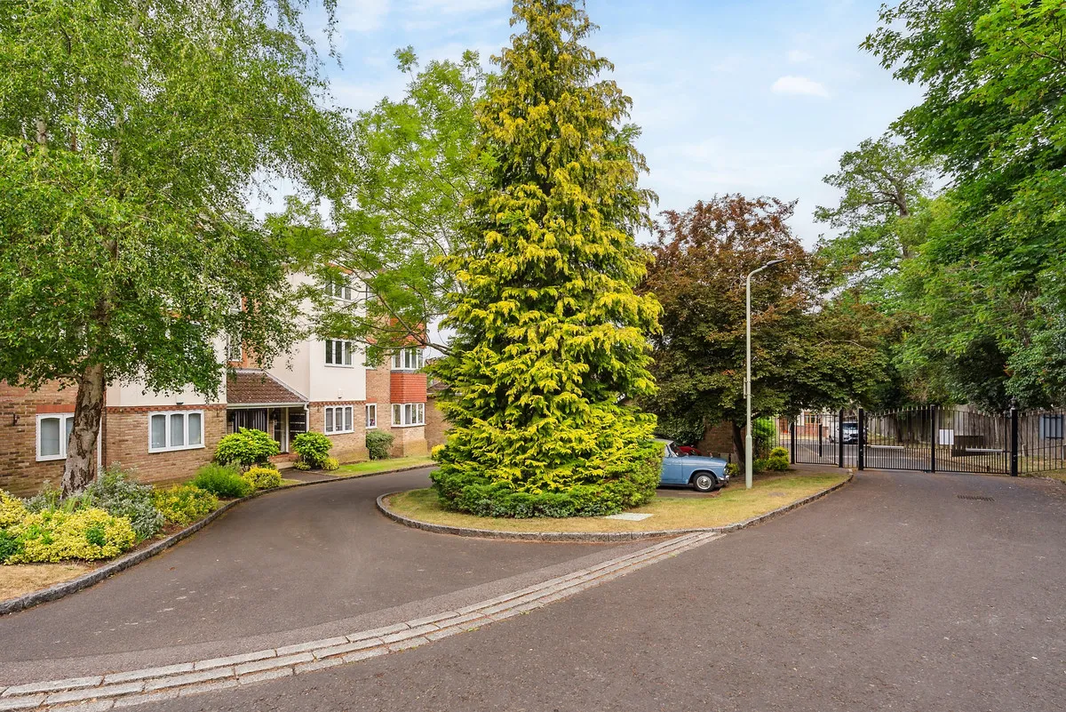 St. Charles Place, Weybridge, KT13, photo 20