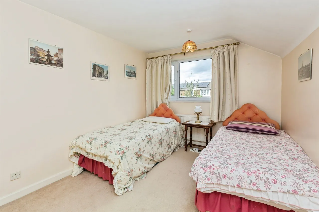 Langdon Avenue, Aylesbury, HP21, photo 13
