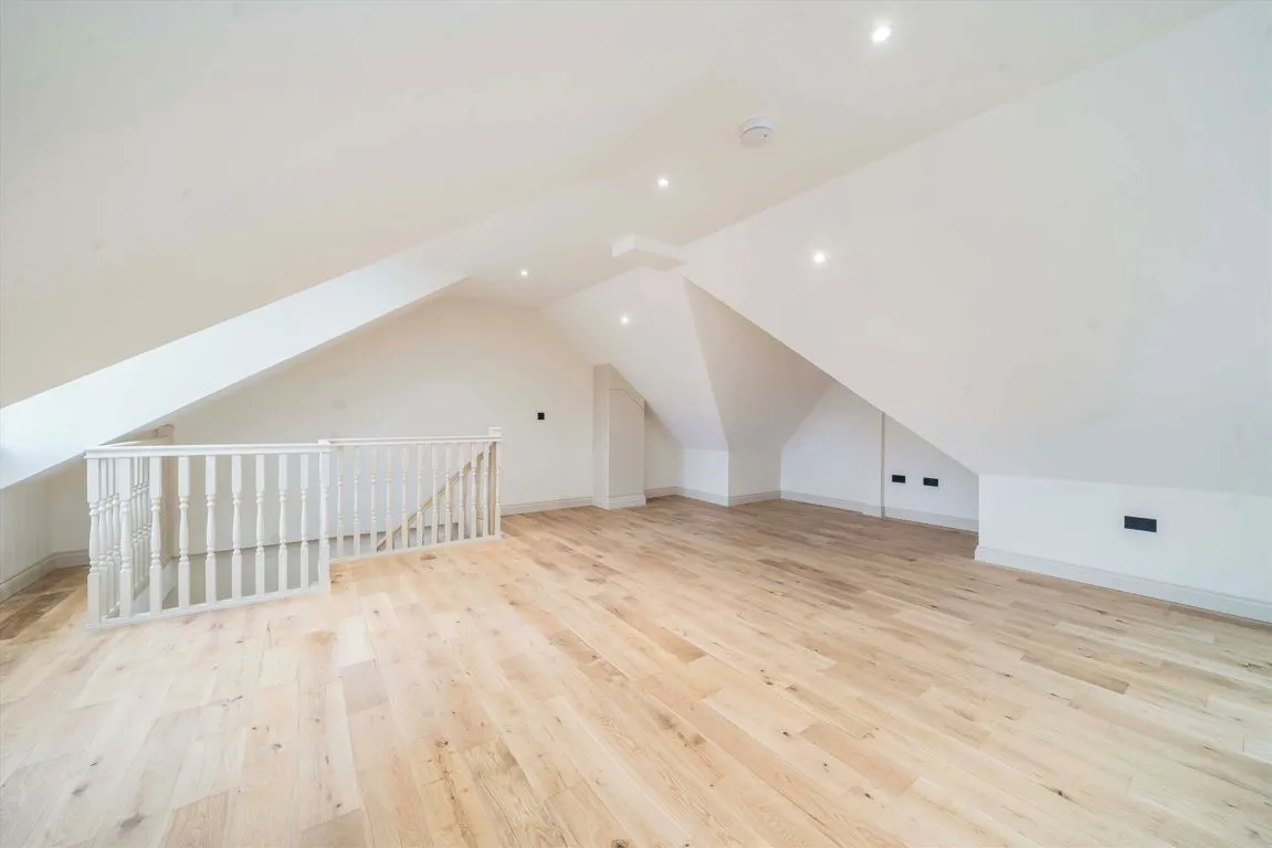 Avenue Gardens, W3, photo 3